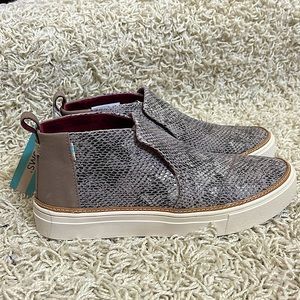 Toms cobblestone snake printed suede bottie